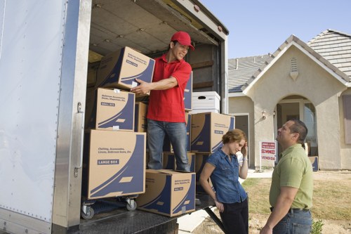 Packing and loading services for homes and apartments in Earlscourt