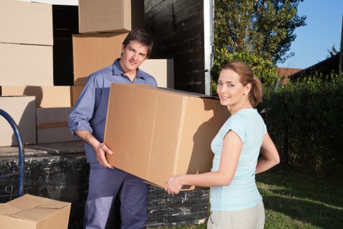Local movers planning a move near Earlscourt apartment buildings